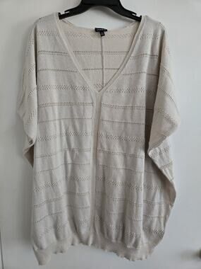 TORRID Dolman Metallic Knit Short Sleeve Sweater Top Womens Size 5 Ivory V Neck
